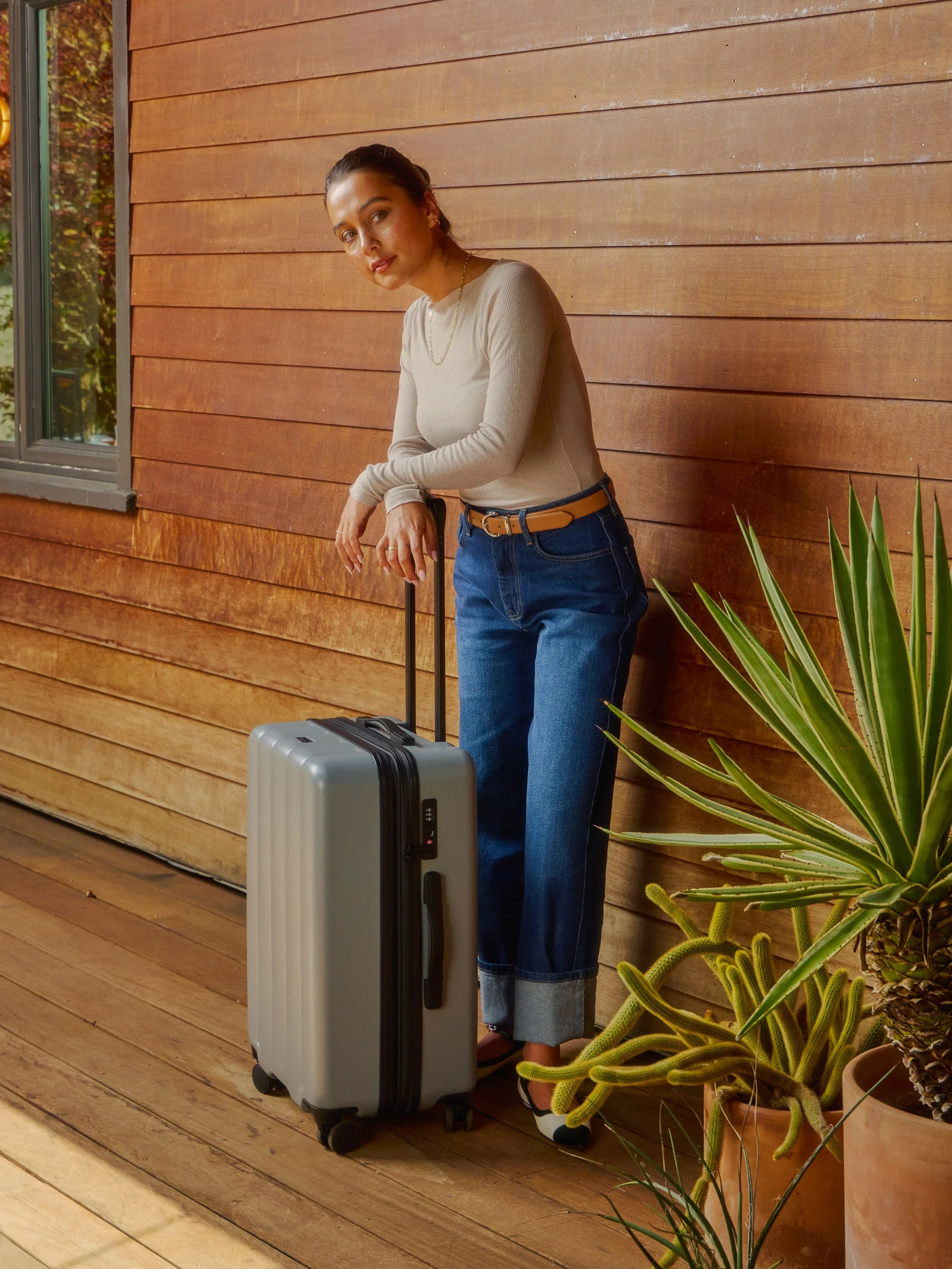 Evry Medium Luggage - Image 20