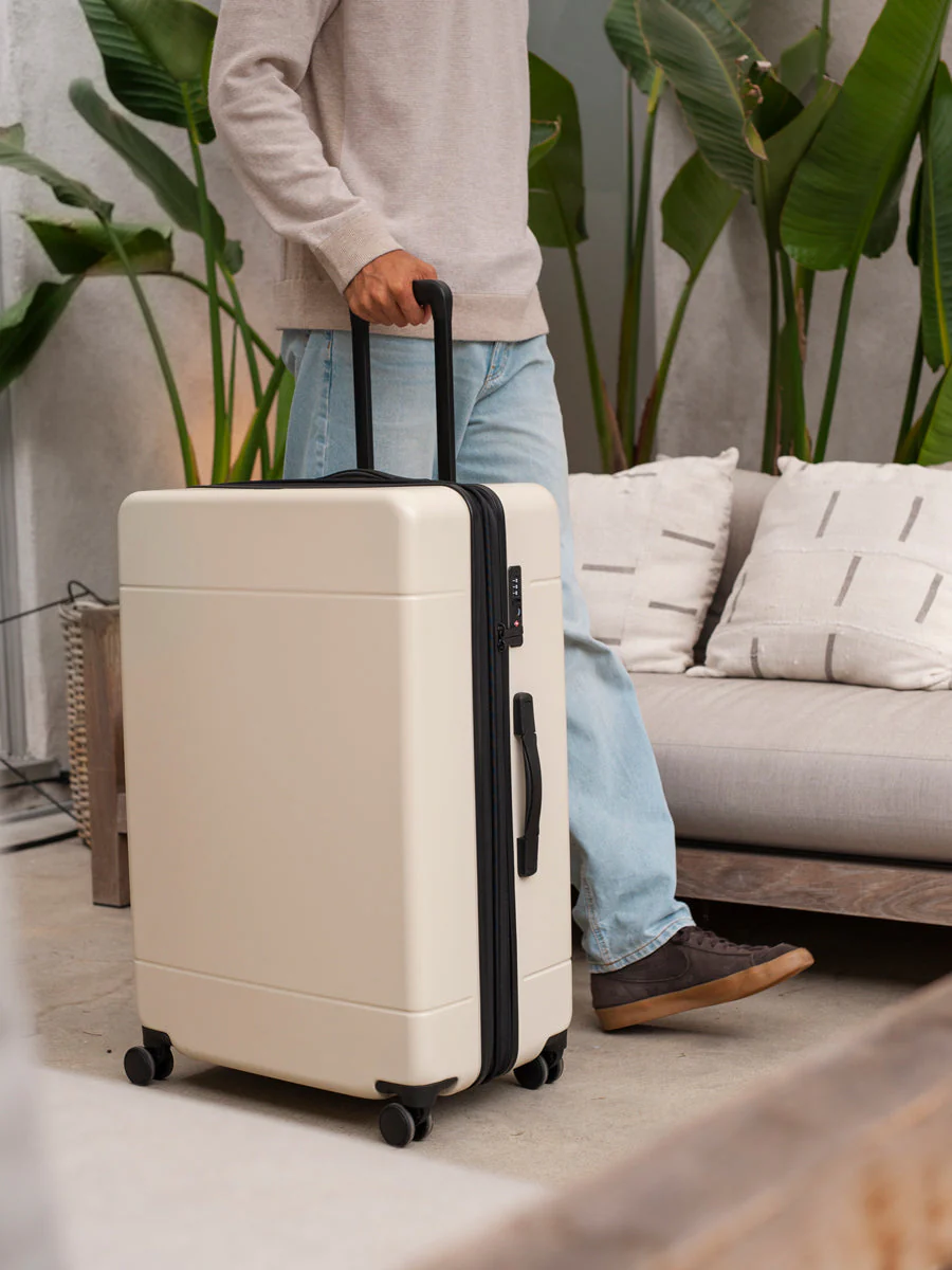 Hue Large Luggage - Image 27