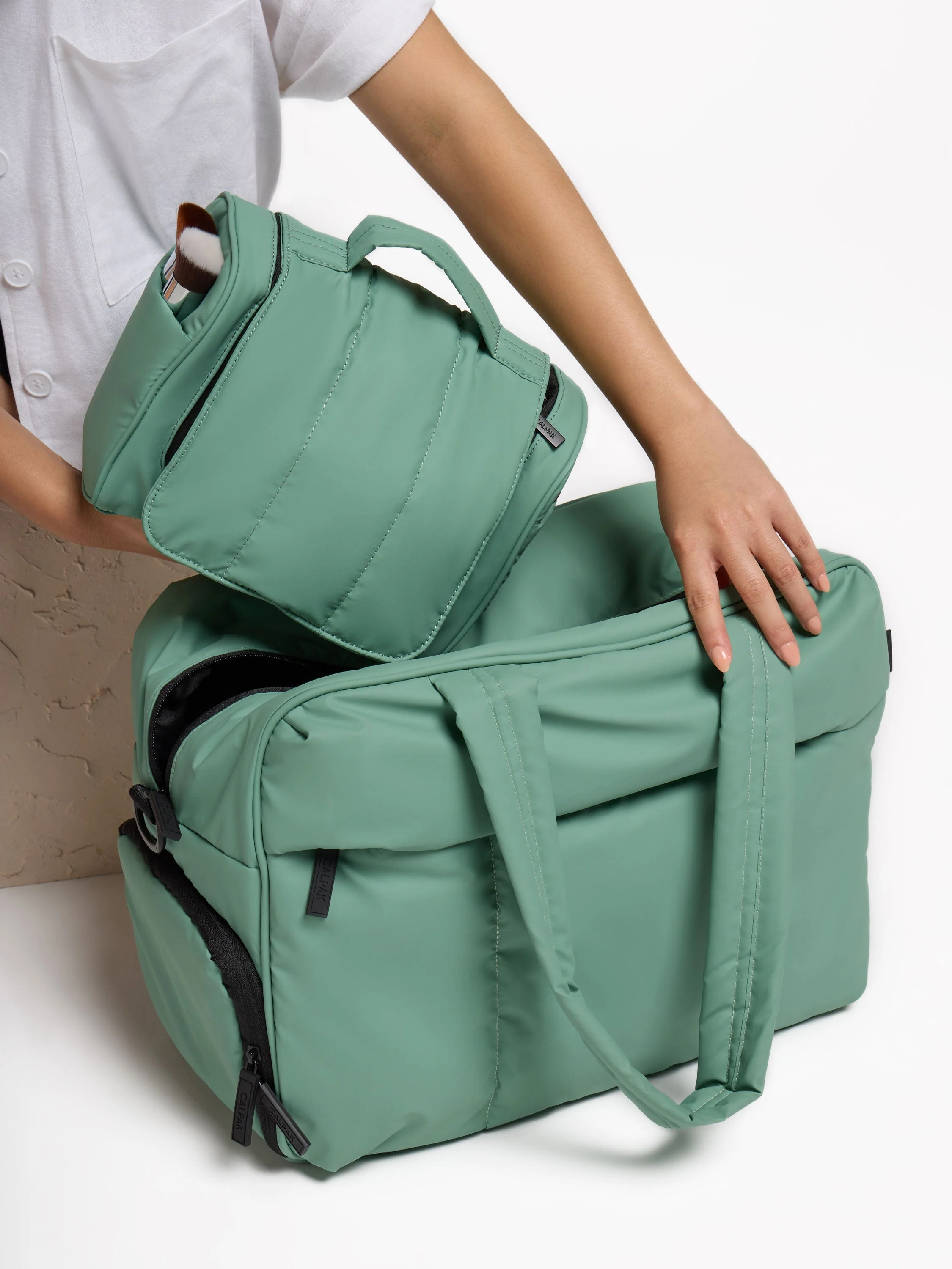 Luka Hanging Toiletry Bag - Image 60