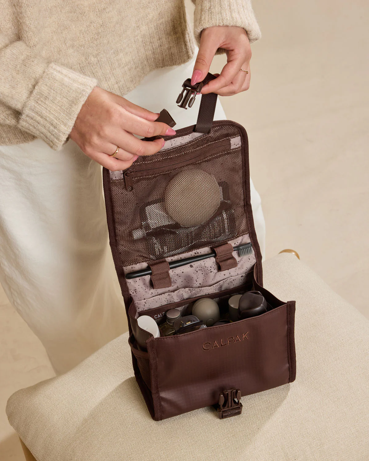 Terra Hanging Toiletry Bag - Image 92